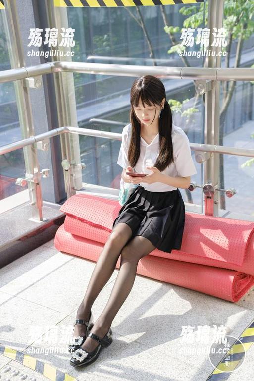 稚乖画册 - 赤西夜夜，这位吉他少女的美图好像有点不符合我的审美啊？