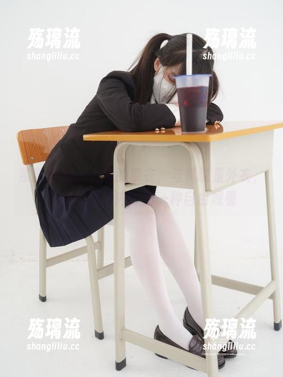 紧急企划 - 小恩的皮衣，与其说是外衣，不如说是她内心的一种自由观看