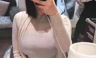 微密圈 – 紫色哒豚豚白裙写真图集——裙子跟风走，注意哦！