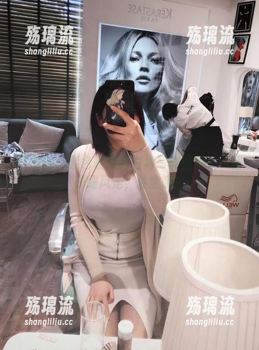 紫色哒豚豚 微密圈 - 紫色哒豚豚白裙写真图集——裙子跟风走,注意哦!