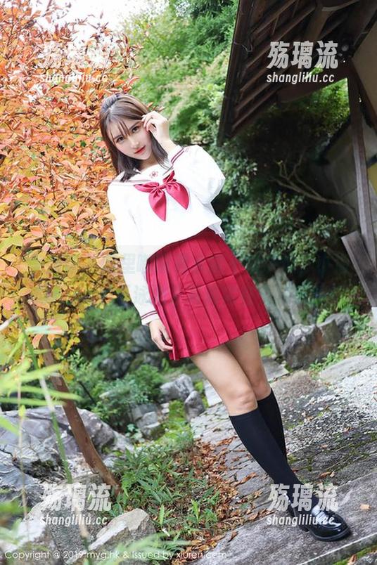 美媛馆 - 嘴里嘟囔着水能不能讲价，小海臀rena的《泳池》写真实在无法抗拒！