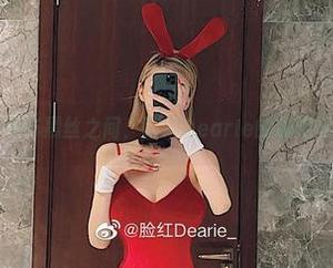 微密圈 – 在油亮与黑丝之间，脸红Dearie的精选写真集等你翻阅