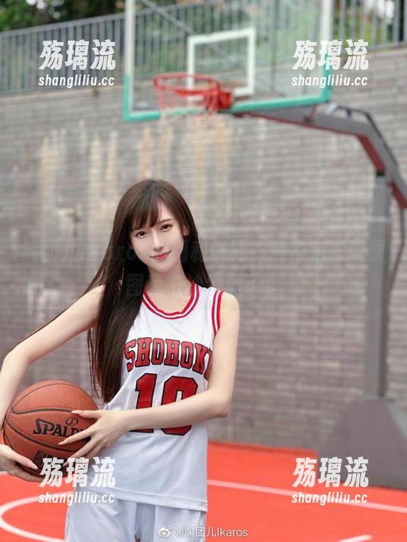 腐团儿Ikaros的福利时间，搬家后发现原图藏在沙发里了！