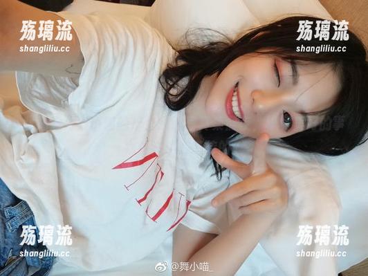 我愿意为舞小喵的护士高清写真集熬夜，毕竟美好的事物总是值得等待的。