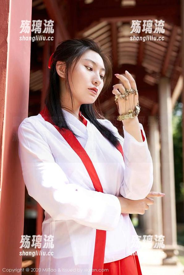 蜜桃社 - 蜜蕊Mary的美足，这可是资源满满的写真啊，真想都收藏夹里放满她的照片！