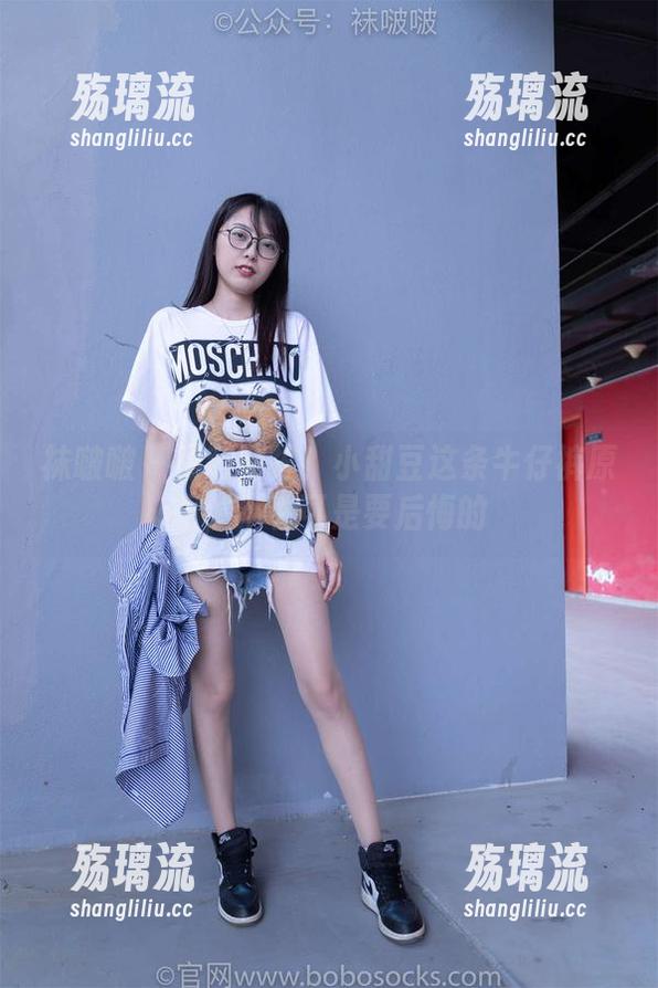 袜啵啵 - 福利警报！小甜豆这条牛仔裤原图，不看可是要后悔的
