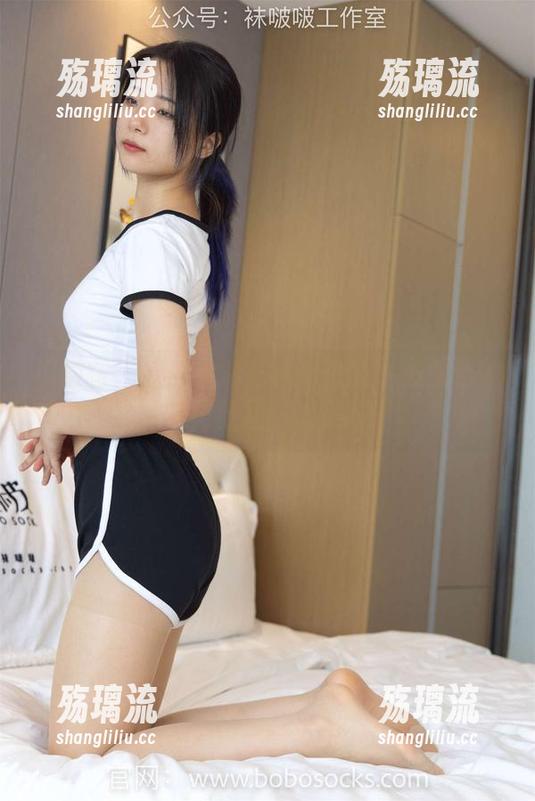 袜啵啵 - 赶紧来看！小甜豆的一波紫色油亮丝袜更新图，太美味了。