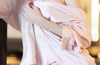 语画界 – 吊带和私房的碰撞，潘朵拉Laa带你见证图集中的“掉头”的瞬间！