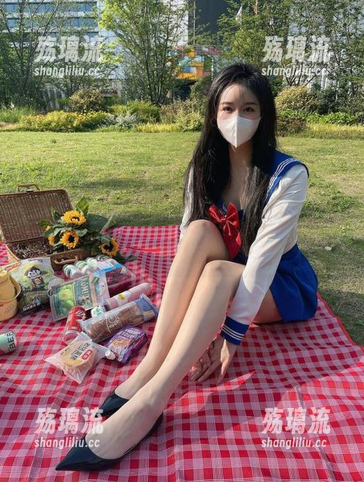 微密圈 - 软妹小九九的网袜合集，看似随意却每一针都透着自信