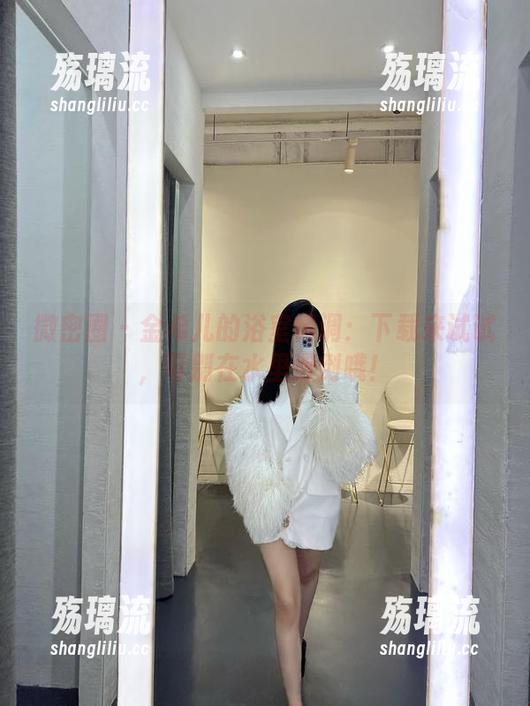 微密圈 - 金希儿的浴室情调：下载来试试，可别在水里滑倒哦！