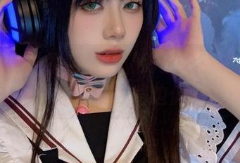 有了阿九从不咕咕的《剑圣的秘诀》，下载之后你也能试试在路边俏皮地甩剑！