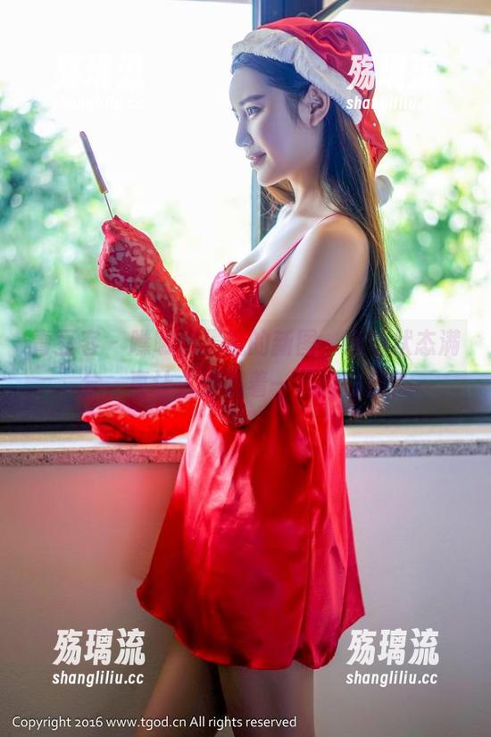 青豆客 - 瞧瞧何晨曦的新图，运动状态满分，真让人想跟着一起跑一圈！