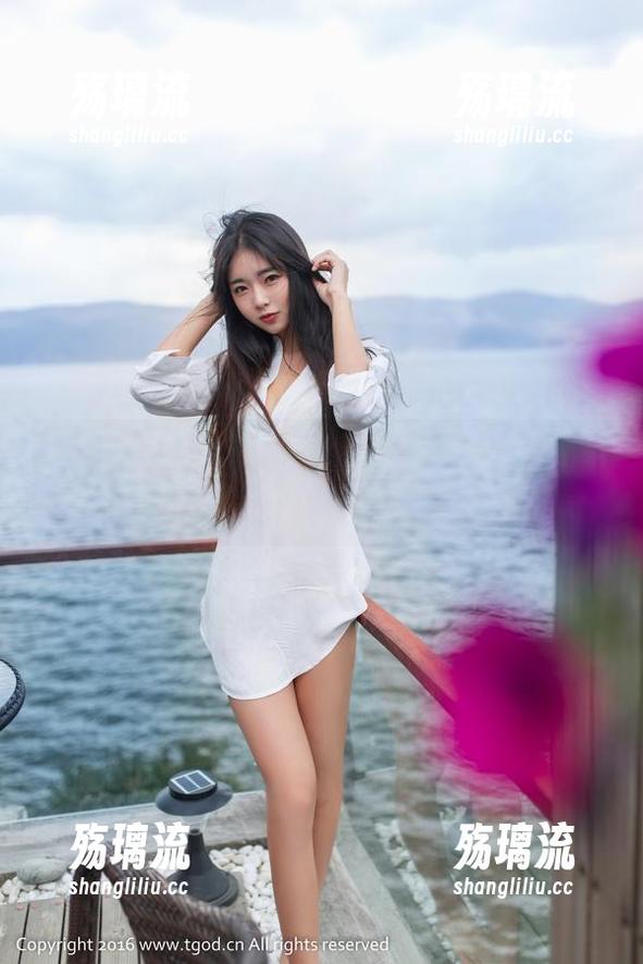 青豆客 - 无圣光下的连衣裙，黄可christine真会把简单穿出深意，佩服佩服。