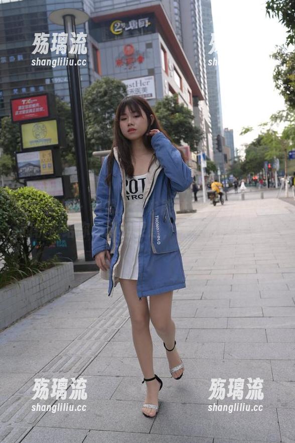 魔镜街拍 - 包臀灰裙也能休闲？婷婷用OL的优雅给你点新的灵感，快来瞅瞅套图！