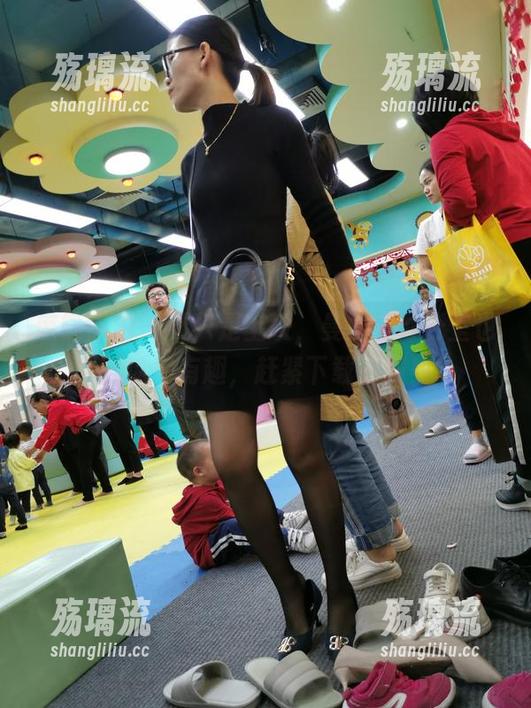 魔镜街拍-曼曼 魔镜街拍 - 不只是上班,曼曼的办公室也可以很有趣,赶紧下载一波!