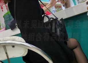 魔镜街拍 – 从未见过的艾小青全集，超短裙+肉丝组合有点辣眼睛。